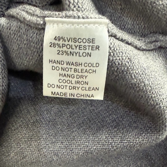 Mod Ref Classic Gray Crew Neck Sweater - Picture 5 of 5